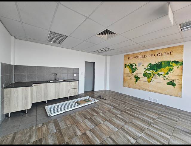 290M² WAREHOUSE TO LET IN LONGLAKE